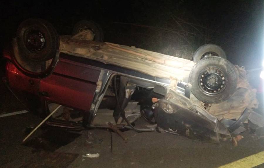 Carro capota e deixa motorista em estado grave na BR-267 próximo ao distrito de Tebas