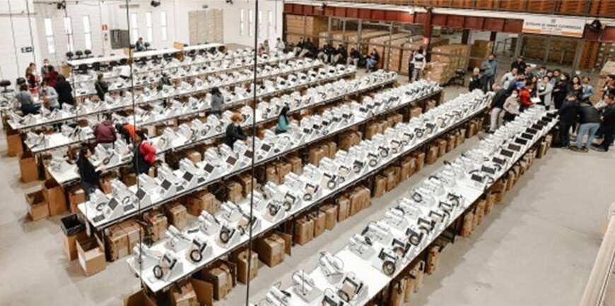 Urnas eletrônicas são preparadas para o 1º turno das Eleições 2022 em Minas