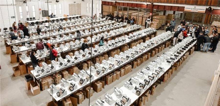 Urnas eletrônicas são preparadas para o 1º turno das Eleições 2022 em Minas