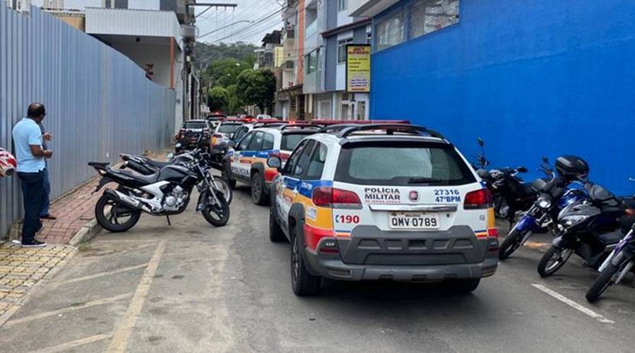 Homens armados invadem apartamento de empresário em Muriaé