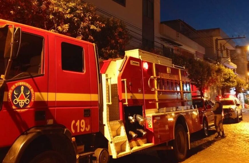 Dois são socorridos após inalarem fumaça durante princípio de incêndio no Centro de Leopoldina