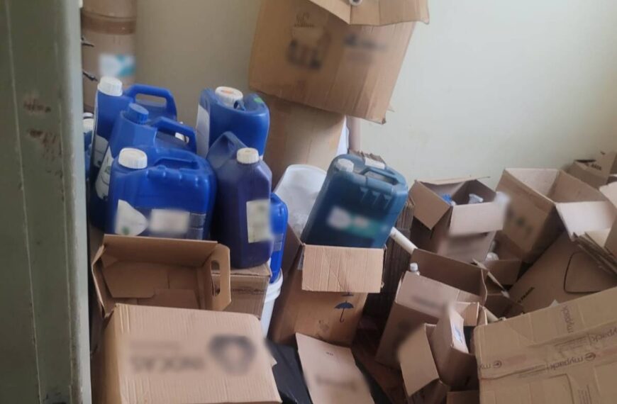 Polícia Civil e Vigilância Sanitária cumprem mandado em empresa de cosméticos em Leopoldina