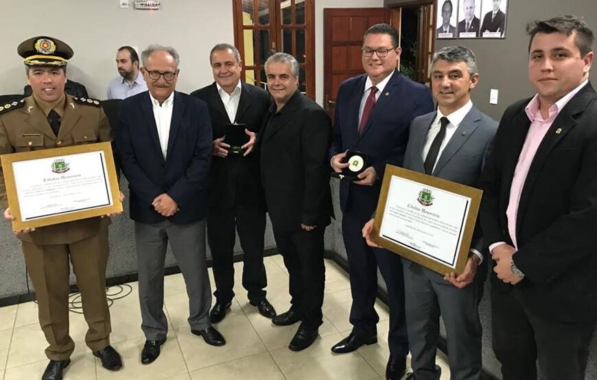 Sessão Solene na Câmara de Leopoldina entrega Títulos de Cidadania Honorária e Medalhas do Mérito Leopoldinense