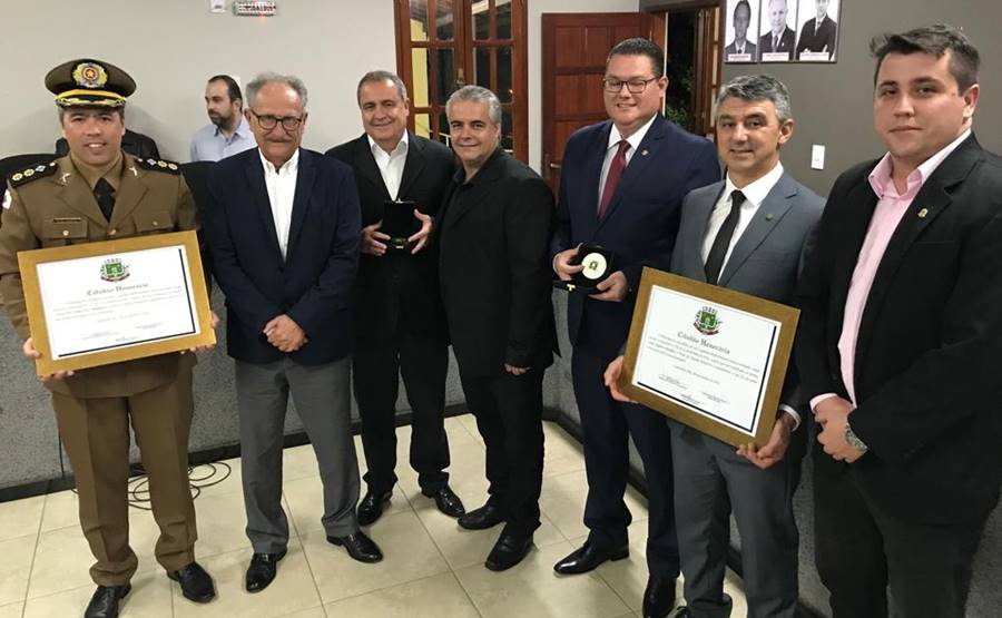 Sessão Solene na Câmara de Leopoldina entrega Títulos de Cidadania Honorária e Medalhas do Mérito Leopoldinense