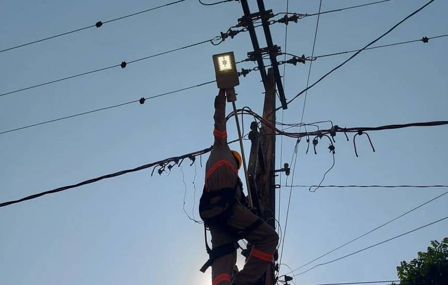 Leopoldina avança na modernização da iluminação pública com lâmpadas de LED