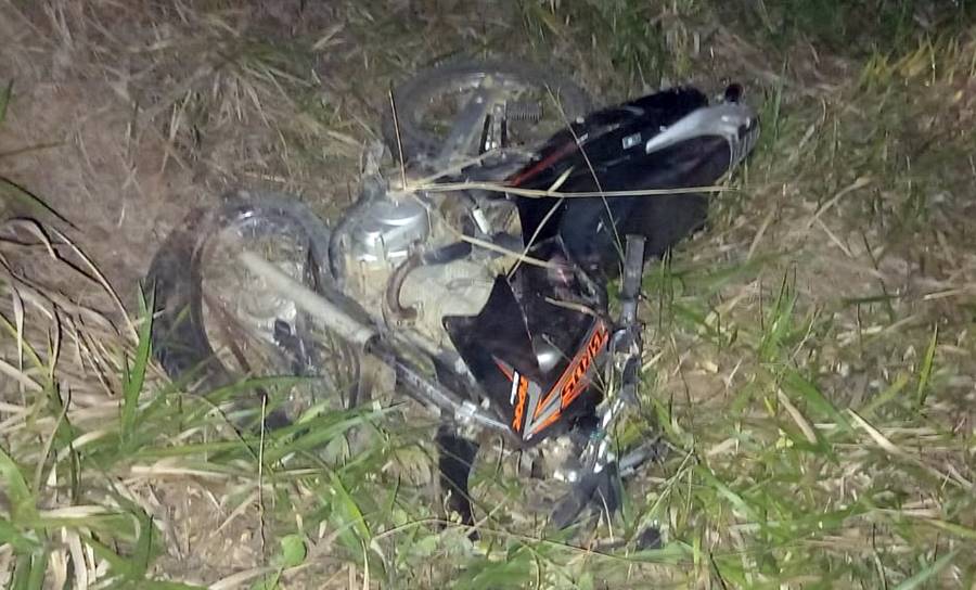 Colisão entre moto e carro deixa dois mortos em distrito de Cataguases