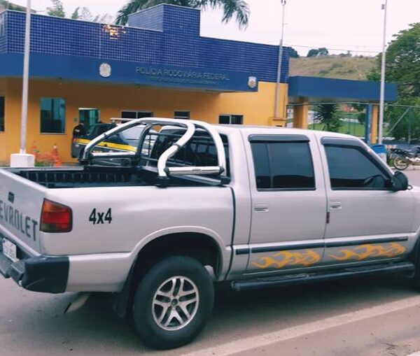 Veículo roubado há 2 anos no Rio de Janeiro é recuperado pela PRF em Leopoldina
