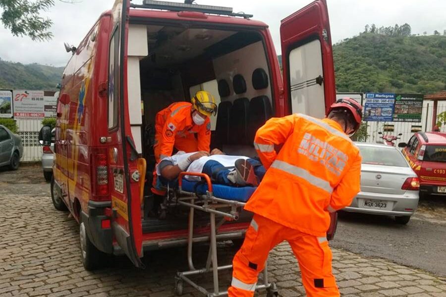 Simulação de evacuação reúne bombeiros militares e colaboradores do hospital de Leopoldina