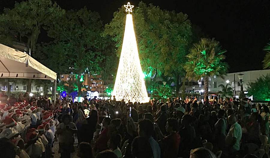 Natal Iluminado 2022 é aberto oficialmente em Leopoldina