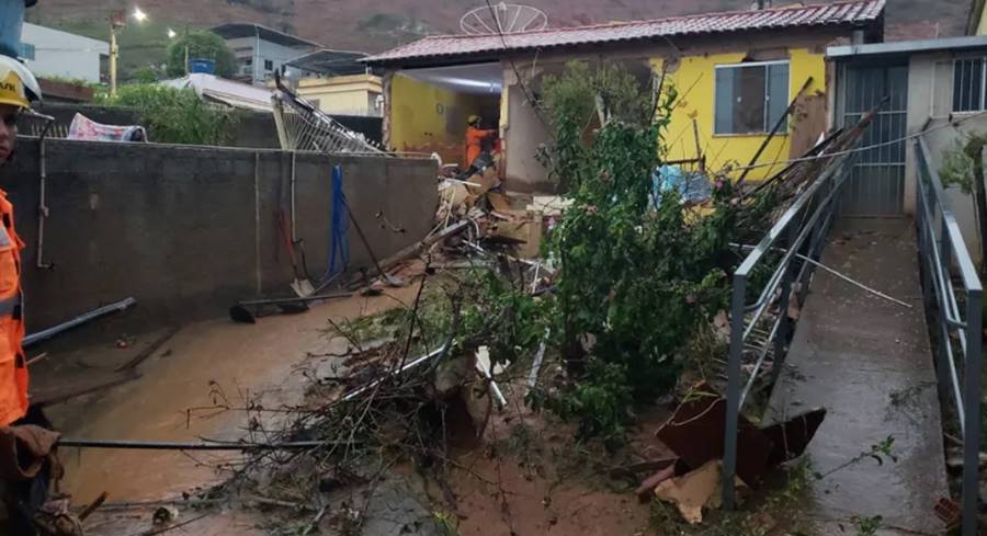 Idoso morre ao ser atingido por muro durante temporal de granizo em Piraúba