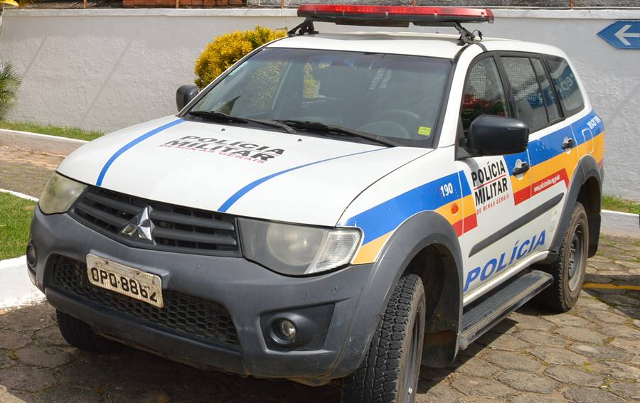 Homem é preso após subir em poste e furtar cabos de telefonia e internet em Leopoldina