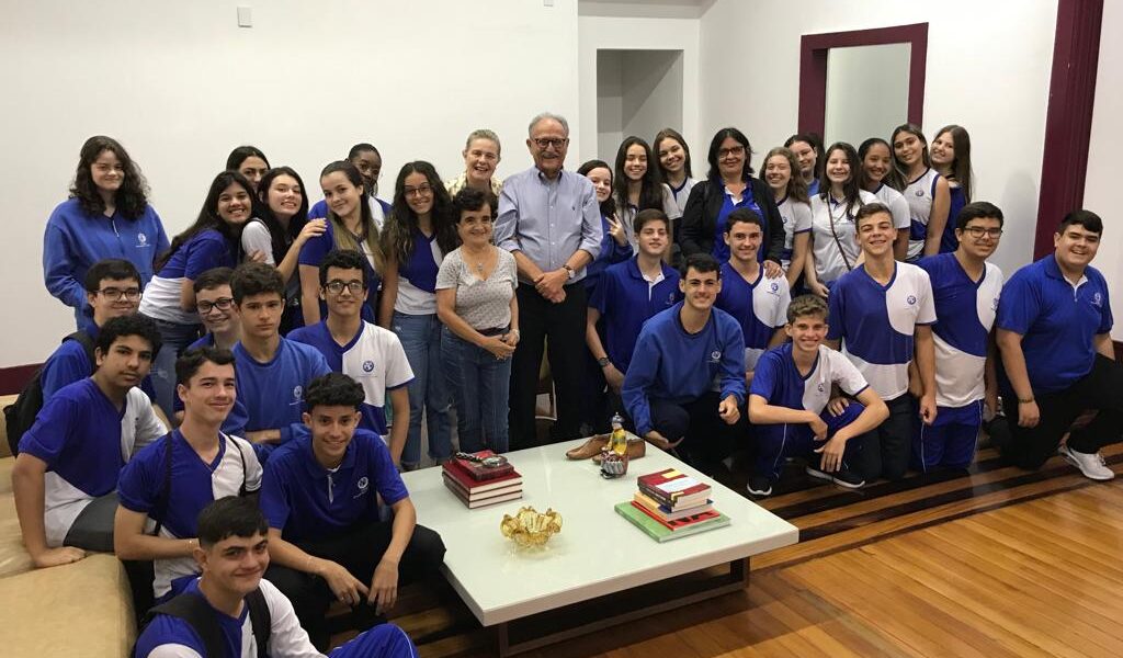 Projeto do Colégio Imaculada Conceição em Leopoldina promove visita de alunos ao Legislativo, Judiciário e Executivo