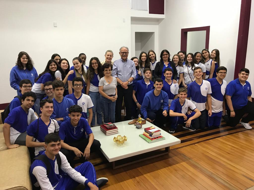 Projeto do Colégio Imaculada Conceição em Leopoldina promove visita de alunos ao Legislativo, Judiciário e Executivo