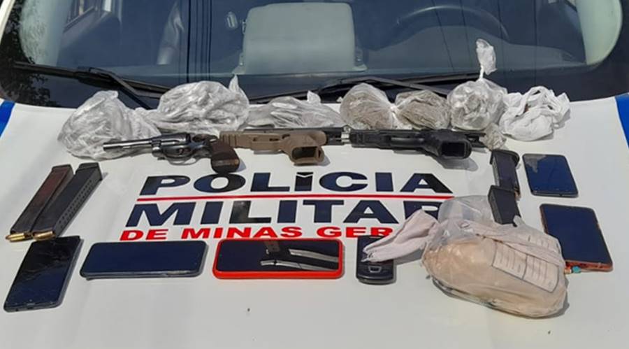 PM apreende armas e drogas e prende foragidos em Além Paraíba
