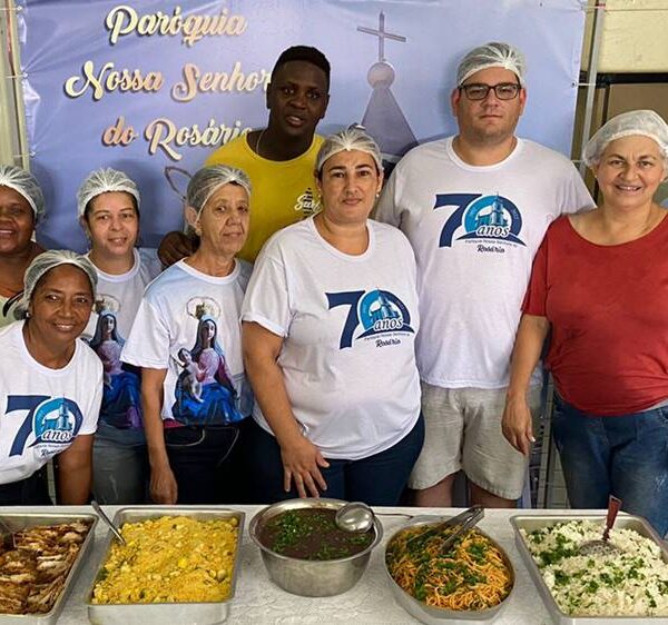 Paróquia Nossa Senhora do Rosário em Leopoldina promove almoço para 100 pessoas necessitadas