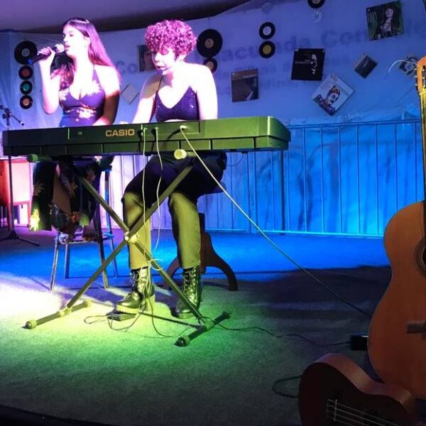 Projeto escolar do CIC Leopoldina visita história do Brasil através de Festival de MPB