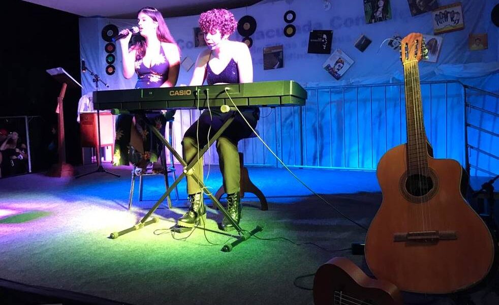 Projeto escolar do CIC Leopoldina visita história do Brasil através de Festival de MPB