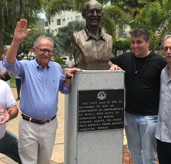 Busto do Mestre Vitalino Duarte é inaugurado na Praça Félix Martins em Leopoldina