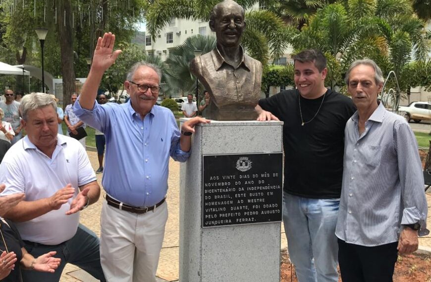 Busto do Mestre Vitalino Duarte é inaugurado na Praça Félix Martins em Leopoldina