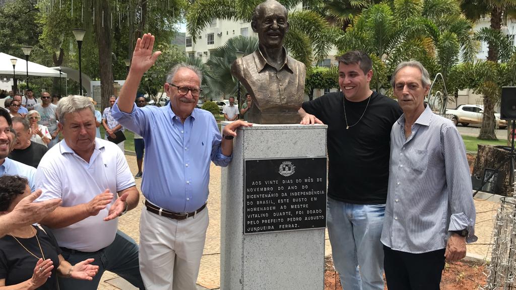 Busto do Mestre Vitalino Duarte é inaugurado na Praça Félix Martins em Leopoldina