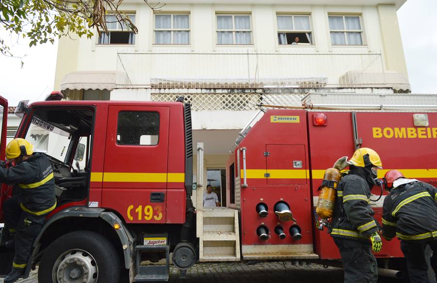 Corpo de Bombeiros promove exercício simulado de evacuação na Casa de Caridade Leopoldinense