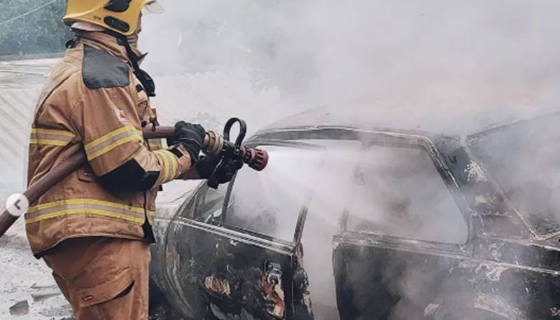Incêndio em veículo mobiliza Corpo de Bombeiros em Além Paraíba