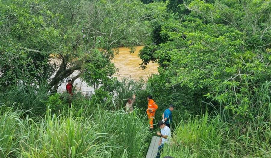 Corpo é encontrado boiando em rio em Muriaé