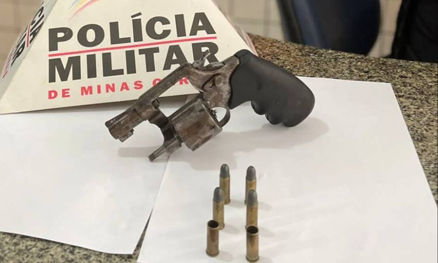PM de Leopoldina prende suspeito e apreende revólver no Bela Vista