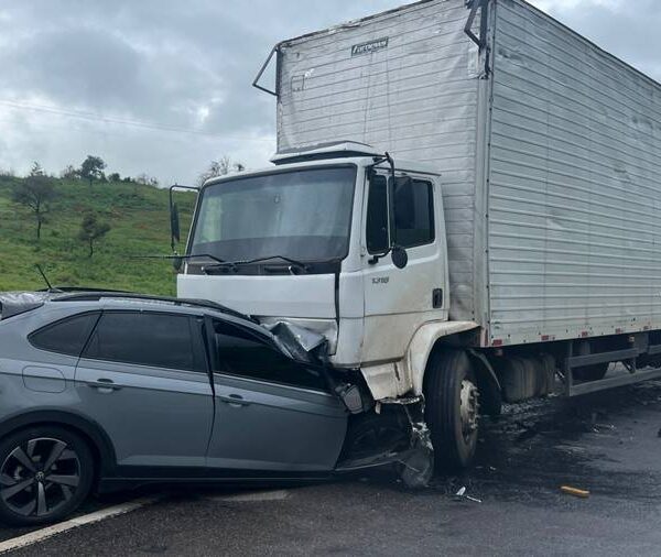 Colisão frontal deixa uma pessoa morta próximo a Estrela Dalva