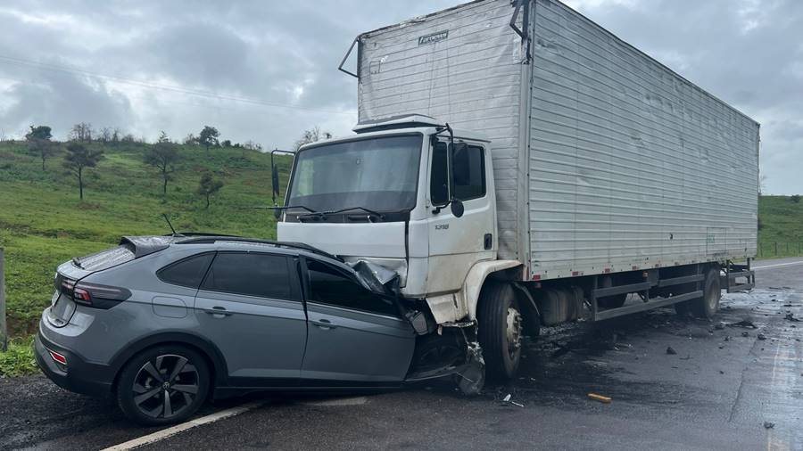 Colisão frontal deixa uma pessoa morta próximo a Estrela Dalva