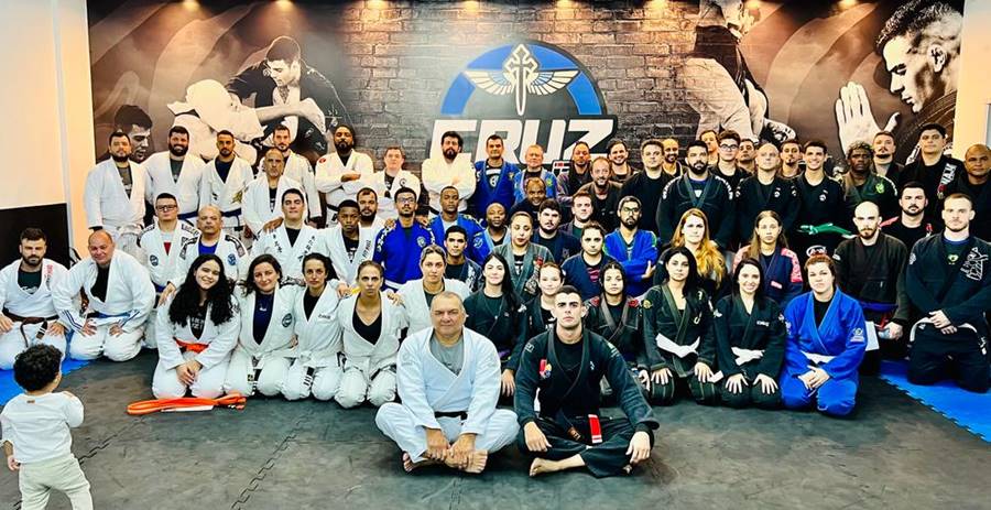 Alunos da Escola de Jiu-Jítsu CRUZ BJJ participam de super evento de graduação em Leopoldina