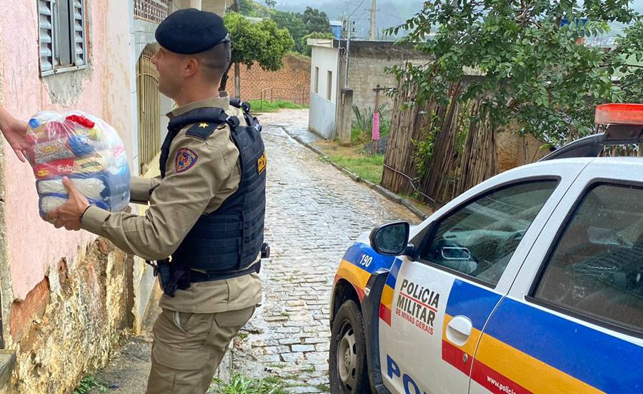 Natal Solidário da PM arrecada mais de meia tonelada de alimentos em Leopoldina