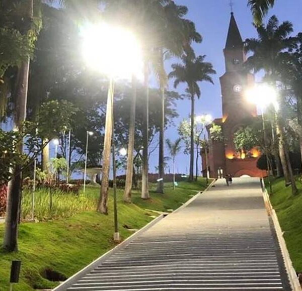 Prefeitura inaugura revitalização e paisagismo da Catedral em Leopoldina