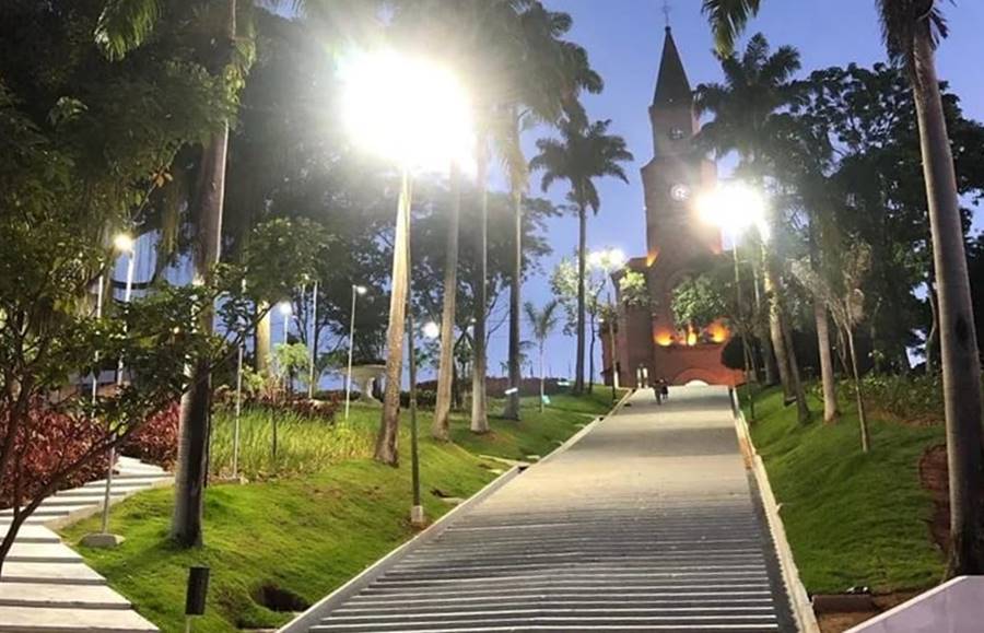 Prefeitura inaugura revitalização e paisagismo da Catedral em Leopoldina