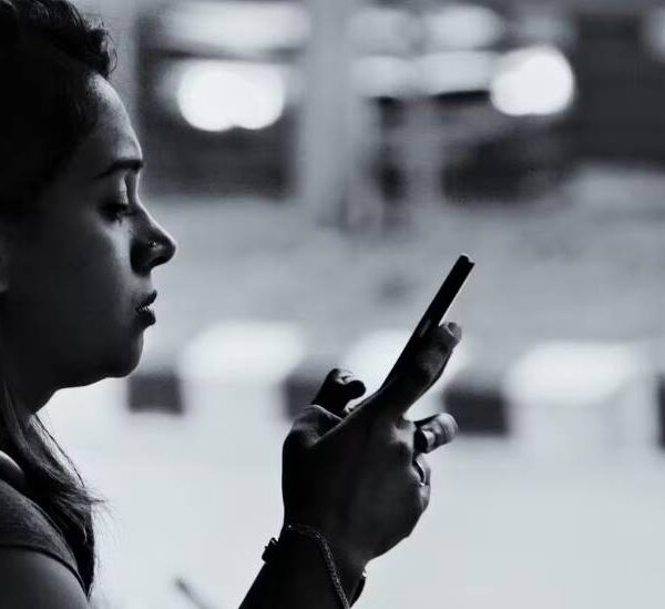 Alerta: golpe pelo celular envolvendo ‘nudes’ viraliza; saiba como se proteger