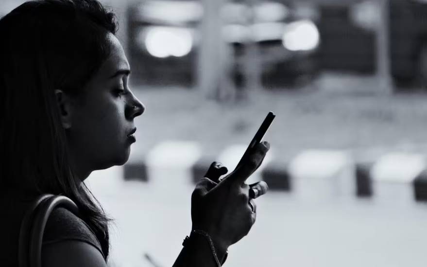 Alerta: golpe pelo celular envolvendo ‘nudes’ viraliza; saiba como se proteger