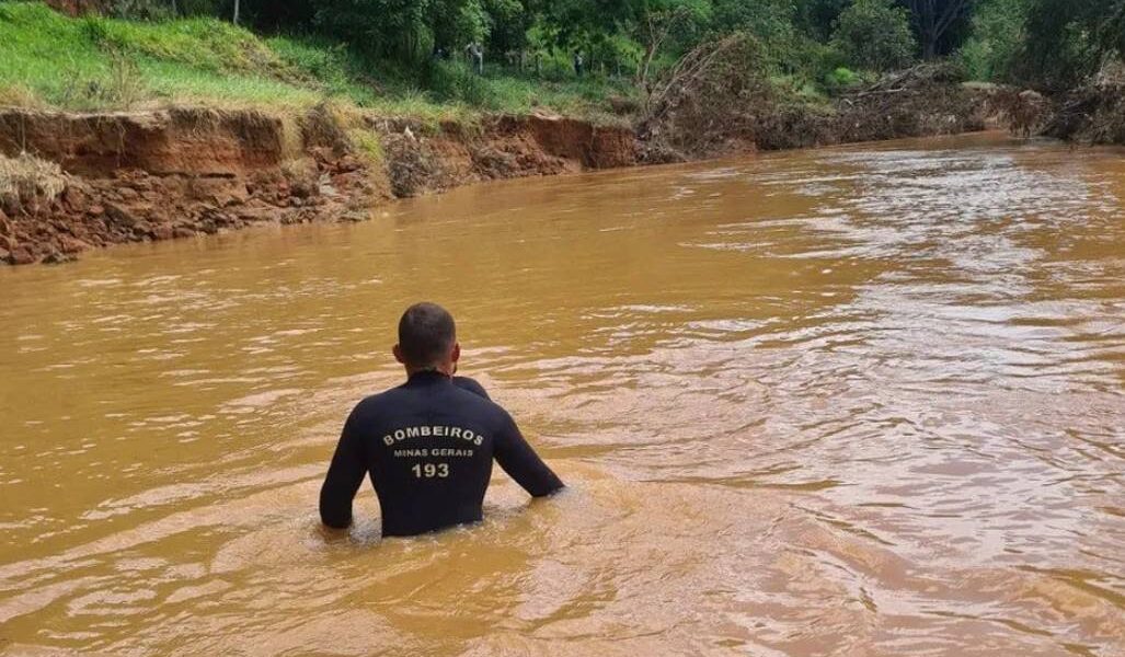Bombeiros encontram corpo de uma das crianças que se afogou em Guarani