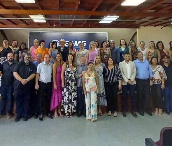 Diretores de escolas estaduais de 10 municípios tomam posse em Leopoldina