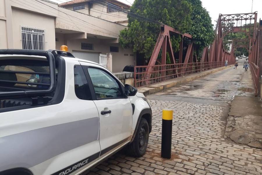 Ponte Metálica em Cataguases ganha delimitadores para evitar passagem de veículos pesados