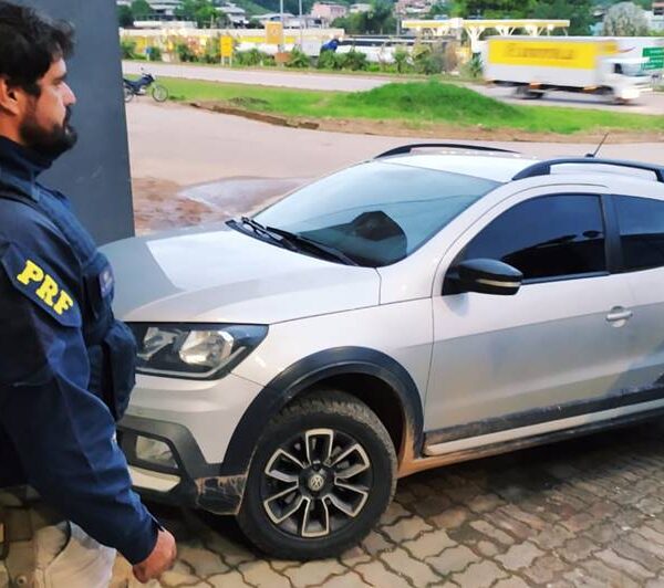 Veículo roubado em BH é recuperado pela PRF durante fiscalização na BR-116
