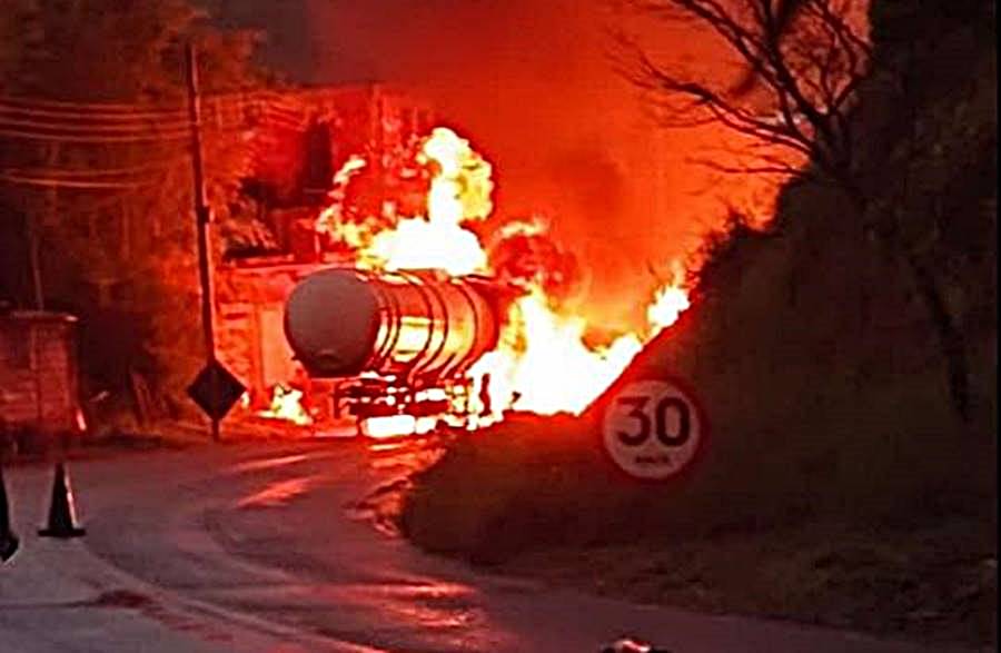 Caminhão-tanque que transportava combustível explode e assusta moradores em Rio Pomba