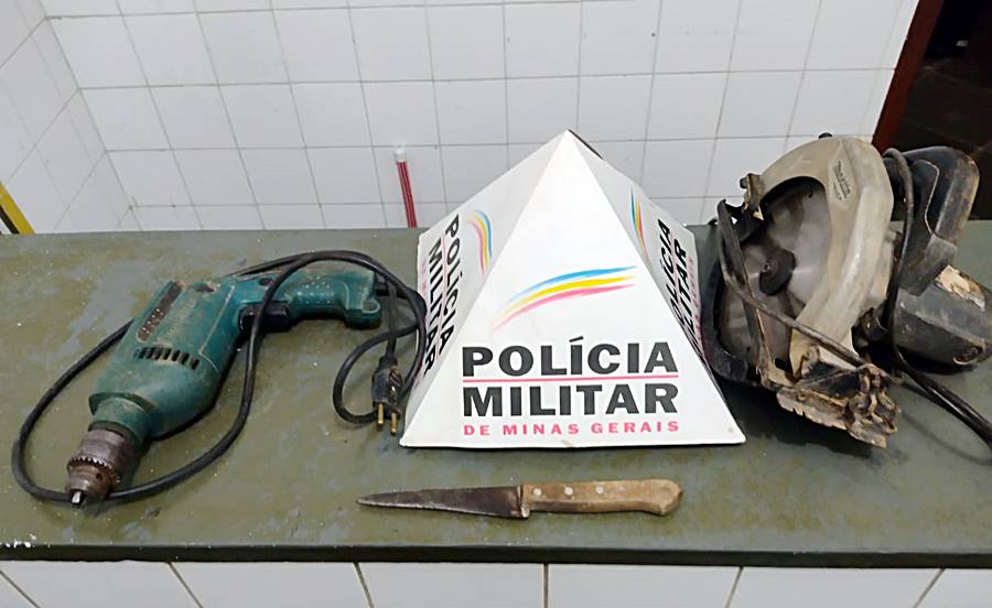 Dupla é presa pela PM ao furtar equipamentos de obra em Leopoldina