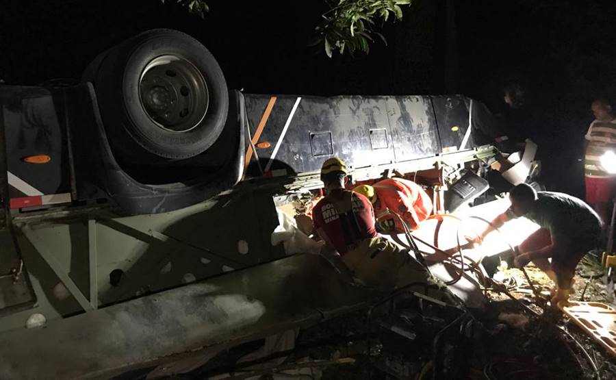 ‘Estavam felizes e com as medalhas ainda no pescoço’, diz médico do Samu que atendeu time de futebol vítima de acidente