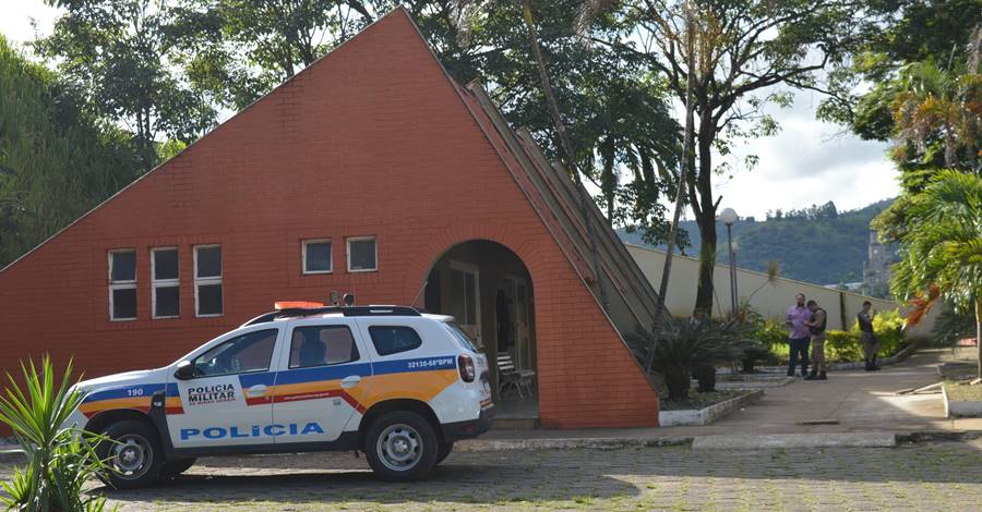 Capela Mortuária em Leopoldina é invadida e danificada