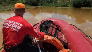 Corpo de Bombeiros e Defesa Civil procuram por homem desaparecido no Rio Pomba em Cataguases