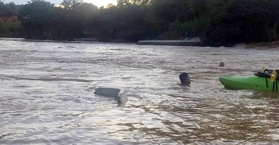Bombeiros buscam por dois irmãos de 6 e 8 anos que se afogaram em cachoeira de Guarani