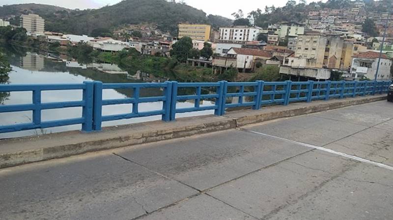 Bombeiros buscam por homem que se afogou no Rio Paraíba do Sul em Além Paraíba