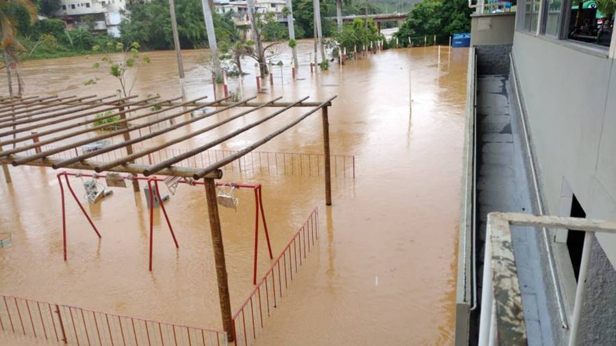 Rio Pomba começa inundar regiões mais baixas de Cataguases