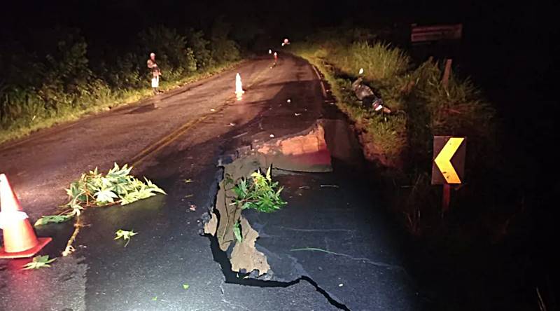 Confira pontos de interdição de rodovias após chuvas na região