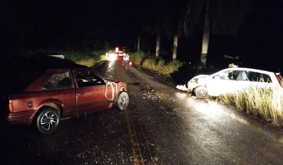 Batida entre carros deixa um morto na MG-133 em Tabuleiro